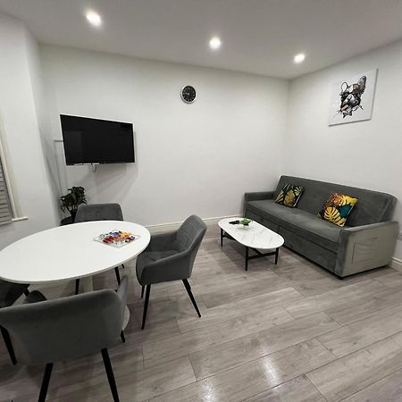F4 Luxury Stays One Bed Apartment With Parking Ilford Bagian luar foto