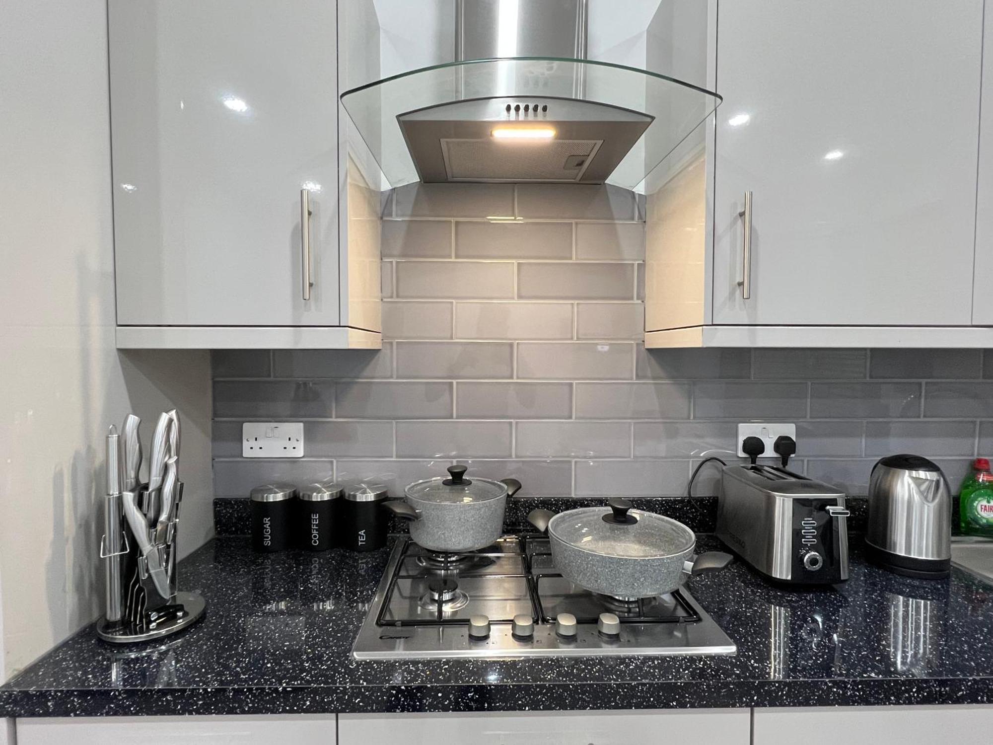 F4 Luxury Stays One Bed Apartment With Parking Ilford Bagian luar foto