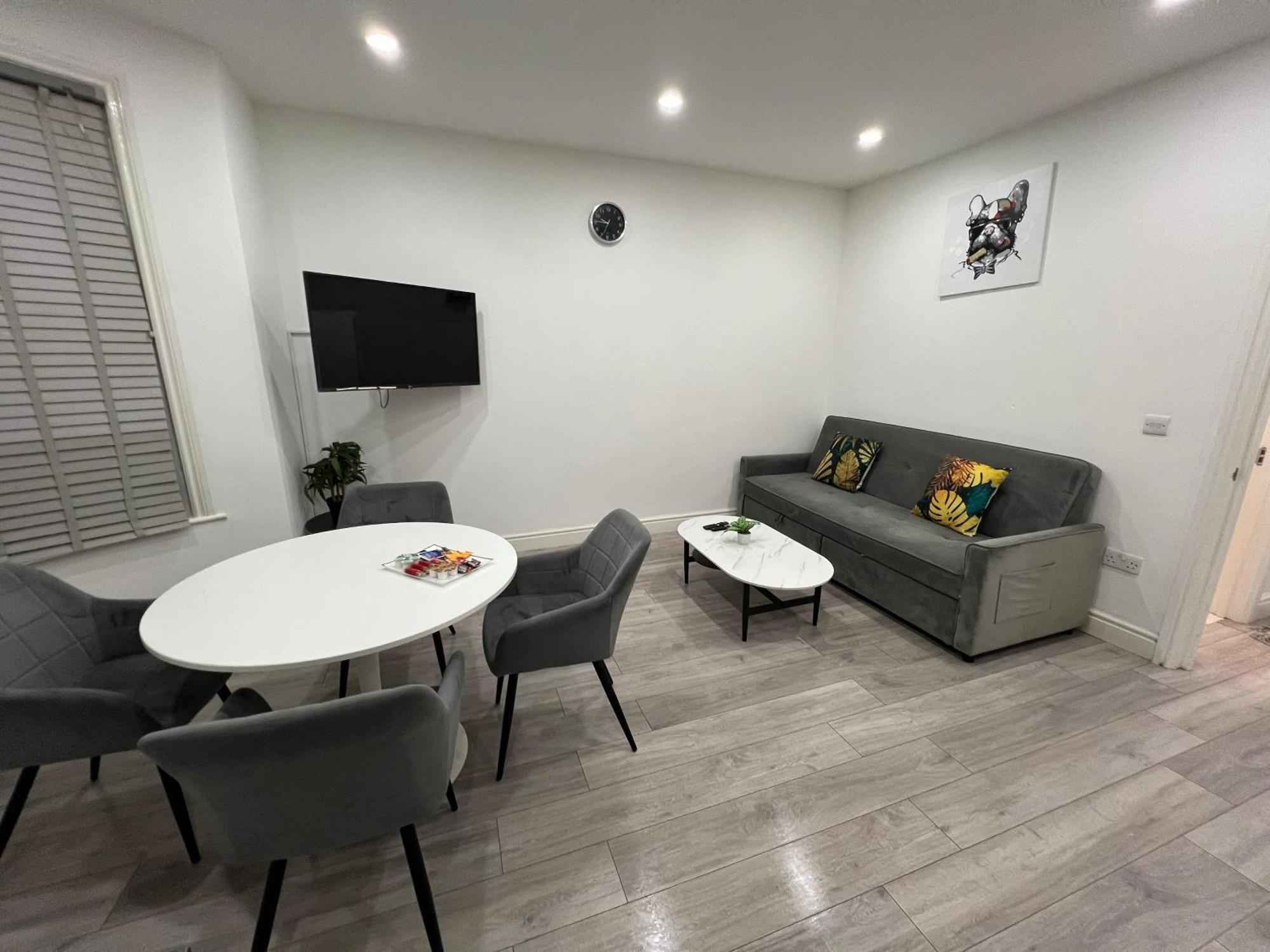 F4 Luxury Stays One Bed Apartment With Parking Ilford Bagian luar foto
